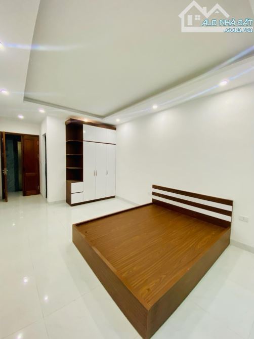 CHÍNH CHỦ BÁN NHÀ ĐỐI DIỆN  TRƯỜNG FPT 38M - 6 TẦNG THANG MÁY - 1