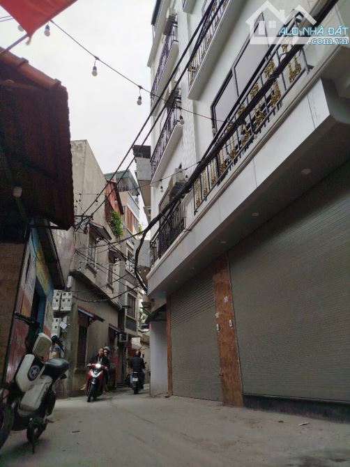 [HOT] BÁN NHÀ LÔ GÓC MẬU LƯƠNG - 5 TẦNG "LONG LANH" - 5.95 TỶ - Ô TÔ ĐỖ CỬA - KINH DOANH - 1