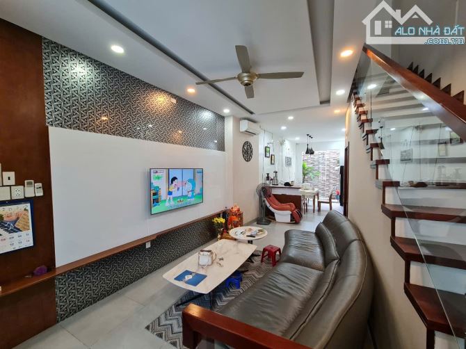 Nhà 3 tầng đẹp đường Vạn Kiếp, DT đất 88m ngang 4m5, nội thất và thiết kế hiện đại - 1
