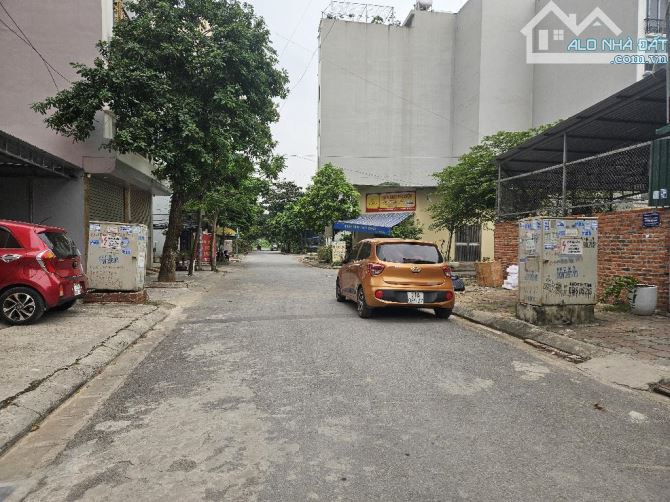 Bán Gấp mảnh đất Tái định cư Ngũ Hiệp - Đông Mỹ ô tô phân lô vỉa  hè giá 9.65 t - 1