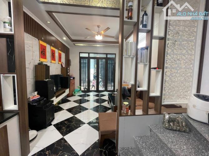 NÀ 5T *HUYỀN KỲ,PHÚ LÃM*NGÕ THÔNG,20M RA TÔ,DÂN CHÍ ĐÔNG ĐÚC,MUA VỀ Ở NGAY,TẶNG NỘI THẤT. - 5