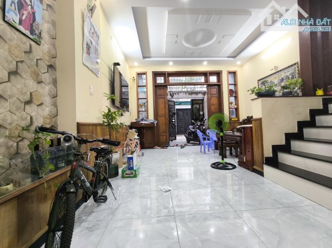 NHÀ MỚI ĐẸP 3 TẦNG HẺM NHỰA 6M NGAY TRẦN THỊ NĂM QUẬN 12 NHỈNH 5 TỶ. - 2