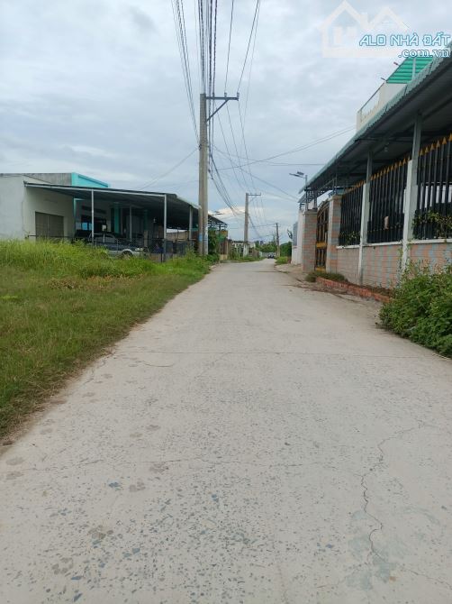 Cần bán gấp lô đất bán gấp thổ cư 120m2 gần KCN Tân Đức giá 850 triệuu SHR - 2