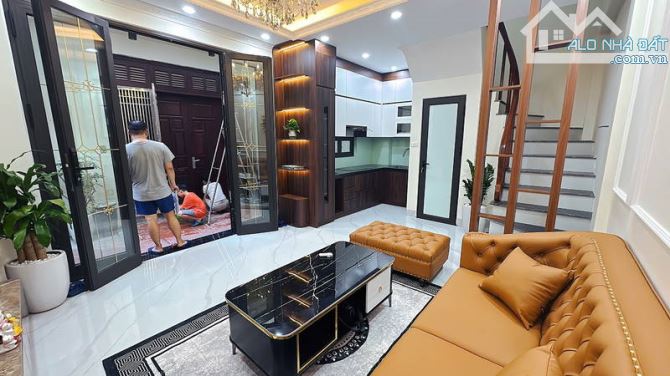 BÁN NHÀ TẠI BÁT KHỐI LONG BIÊN 5 TẦNG 2 LÔ GÓC, MẶT TIỀN ĐẸP 13,5Tỷ - 2