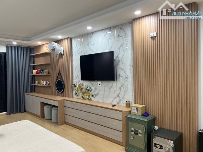 BÁN GẤP NHÀ KIM GIANG – Ô TÔ ĐỖ CỬA -KINH DOANH -NGÕ THÔNG -DT: 52m2 Giá 7.9 Tỷ - 2