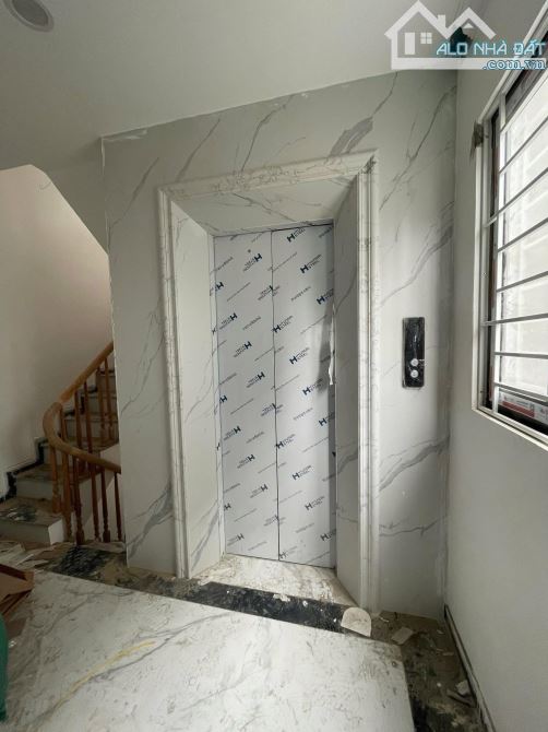 Bán nhà Yên Lạc 41m2, 5T thang máy, gần phố, ngõ thông, oto qua nhà. Giá 14.8 tỷ