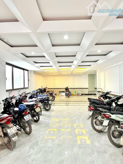 BÁN CĂN CHDV -  27 PHÒNG - 136M2 -22.5 TỶ -6 TẦNG THANG MÁY - GẦN PHỐ - 2