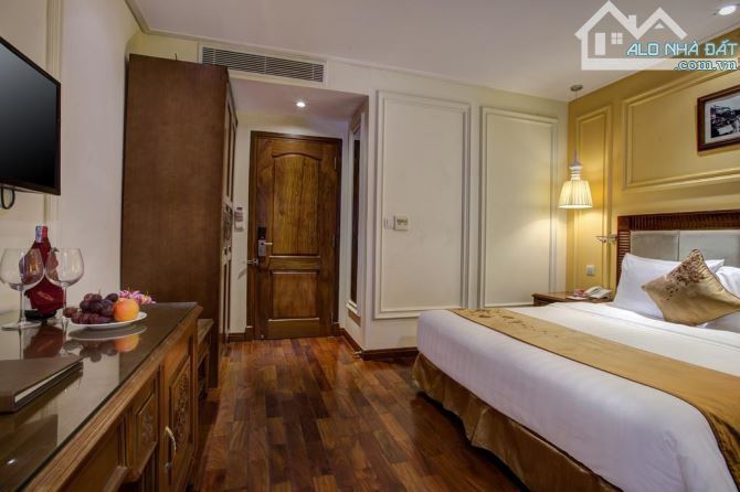 Bán toà nhà khách sạn mặt phố Hai Bà Trưng, DT 181m2, mt 7.2m, xây 9 tầng, 40 phòng - 3