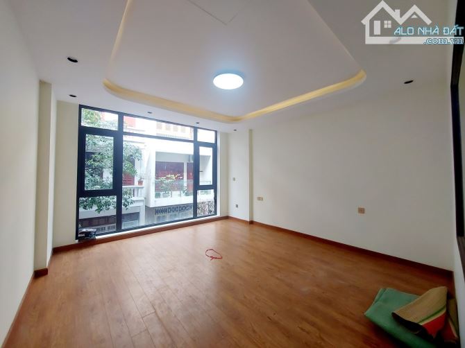 [HOT] BÁN NHÀ MỚI XÂY PHỐ YÊN BÌNH - 4.5 TẦNG - 6.86 TỶ - "VỊ TRÍ VÀNG" KẾ KĐT VĂN QUÁN - 3