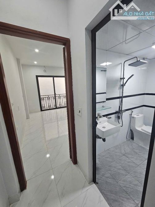 [HOT] BÁN NHÀ LÔ GÓC MẬU LƯƠNG - 5 TẦNG "LONG LANH" - 5.95 TỶ - Ô TÔ ĐỖ CỬA - KINH DOANH - 3