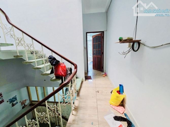 NHÀ HẺM XE TẢI THÔNG - GIÁP Q1- 4,1X14,2 - VUÔNG A4 -  3 TẦNG, 1 CĂN RA MẶT TIỀN - 8.18 TỶ - 3