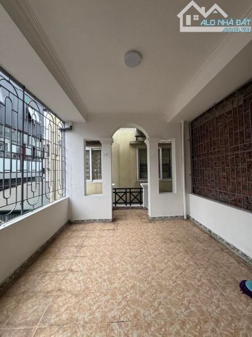 SIÊU PHẨM NHÀ PHỐ ĐẸP, GIÁP BÁT  Dt 40M2 4 Tâng Gi.á 8.98 T.ỷ  NHÀ ĐẸP NGÕ THÔNG CÁC NGẢ K - 3