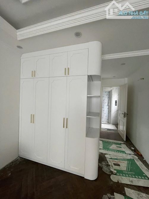 Bán nhà Yên Lạc 41m2, 5T thang máy, gần phố, ngõ thông, oto qua nhà. Giá 14.8 tỷ