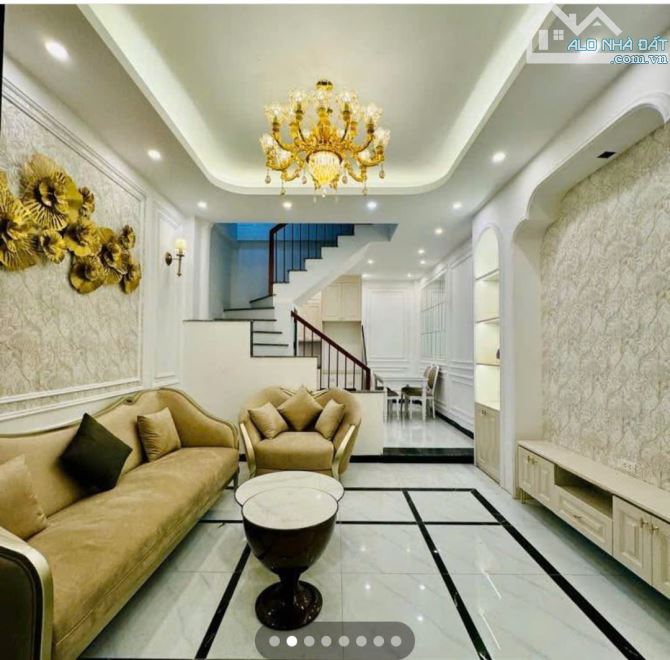 SIÊU RẺ - NGỌC THUỴ - 43,5m - GARA- THANG MÁY- GẦN Ô TÔ TRÁNH- CHỈ 9,3 TỶ - 4