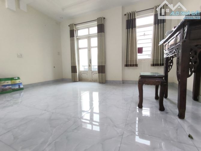 NHÀ MỚI ĐẸP 3 TẦNG HẺM NHỰA 6M NGAY TRẦN THỊ NĂM QUẬN 12 NHỈNH 5 TỶ. - 4