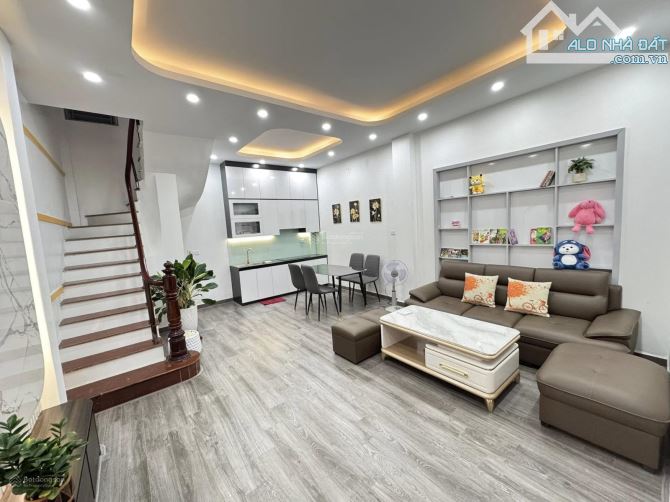 Sốc! Sở hữu ngay nhà Nguyễn Khang - Diện tích  - Mặt tiền rộng - Giá cực tốt  Sổ vuông đẹp - 4