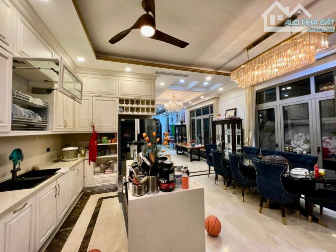 Duy nhất 1 căn Biệt thự KDT mới Sài Đồng, Full Nội thất xịn sò, 220m2 - MT 13m - 4x tỷ - 4