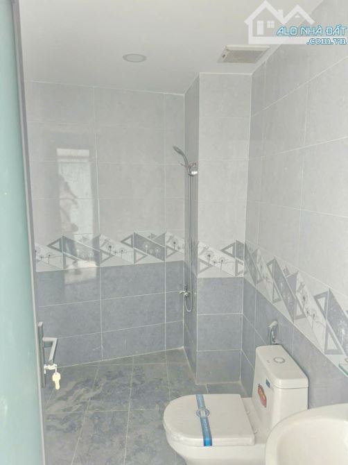 Bán nhà mới 2 lầu hẻm 28 đường Âu Dương Lân Phường 3 Quận 8 - 4