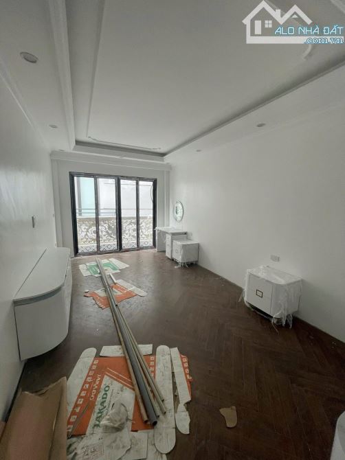 Bán nhà Yên Lạc 41m2, 5T thang máy, gần phố, ngõ thông, oto qua nhà. Giá 14.8 tỷ