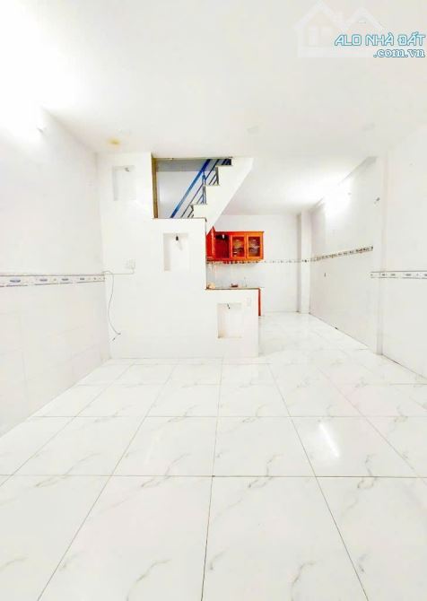 4 TỶ 590 - BÁN NHÀ NGAY CV HIỀN VƯƠNG - DT ( 4.2 X 9 ) - HẺM XE HƠI - 5