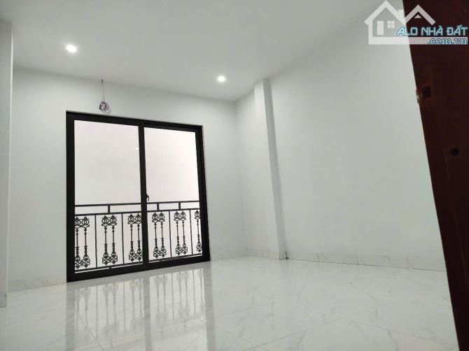 [HOT] BÁN NHÀ LÔ GÓC MẬU LƯƠNG - 5 TẦNG "LONG LANH" - 5.95 TỶ - Ô TÔ ĐỖ CỬA - KINH DOANH - 5