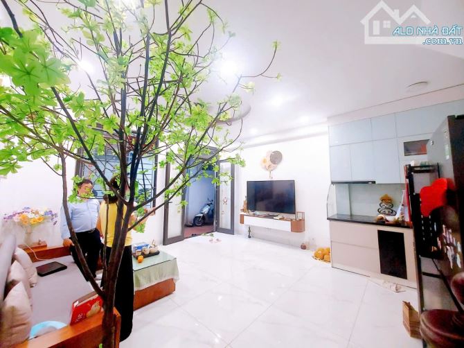 Sốc! Sở hữu ngay nhà Nguyễn Khang - Diện tích  - Mặt tiền rộng - Giá cực tốt  Sổ vuông đẹp - 6