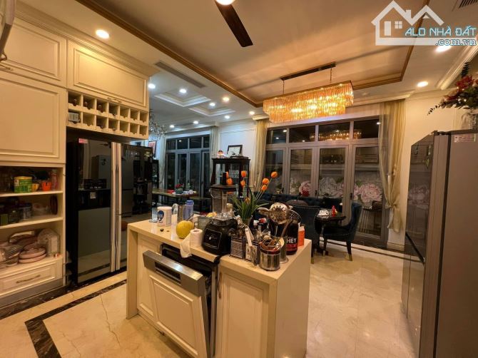 Duy nhất 1 căn Biệt thự KDT mới Sài Đồng, Full Nội thất xịn sò, 220m2 - MT 13m - 4x tỷ - 6