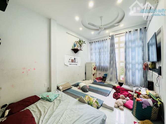 Nguyễn Thanh Tuyền ngay chợ Phạm Văn Hai Tân Bình 42M2 4 TẦNG 4PN  6 TỶ xíu - 6