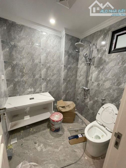 Bán nhà Yên Lạc 41m2, 5T thang máy, gần phố, ngõ thông, oto qua nhà. Giá 14.8 tỷ