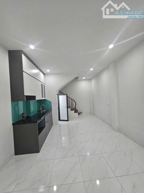 [HOT] BÁN NHÀ LÔ GÓC MẬU LƯƠNG - 5 TẦNG "LONG LANH" - 5.95 TỶ - Ô TÔ ĐỖ CỬA - KINH DOANH - 7
