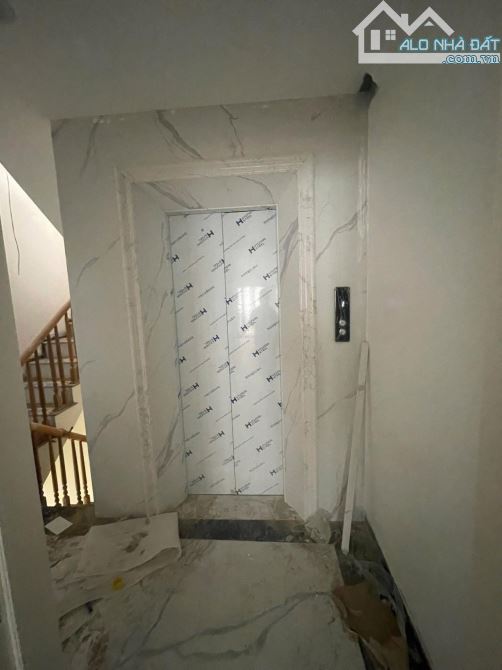 Bán nhà Yên Lạc 41m2, 5T thang máy, gần phố, ngõ thông, oto qua nhà. Giá 14.8 tỷ