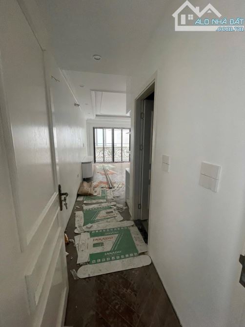 Bán nhà Yên Lạc 41m2, 5T thang máy, gần phố, ngõ thông, oto qua nhà. Giá 14.8 tỷ