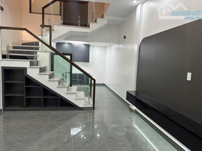 Mình bán nhà phố Thiên Lôi - Hải Phòng  - Diện tích gần 50m2 - Nhà 4 tầng có sân cổng
