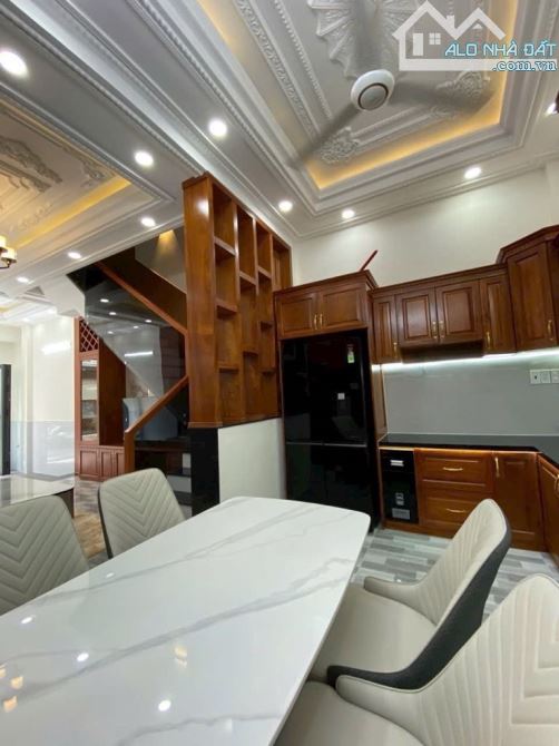 Bán Nhà Trương Định - Ô Tô Qua Nhà, Bề Thế Rực Rỡ, Giá Cực Kì Tốt, Ở Cực Sường.