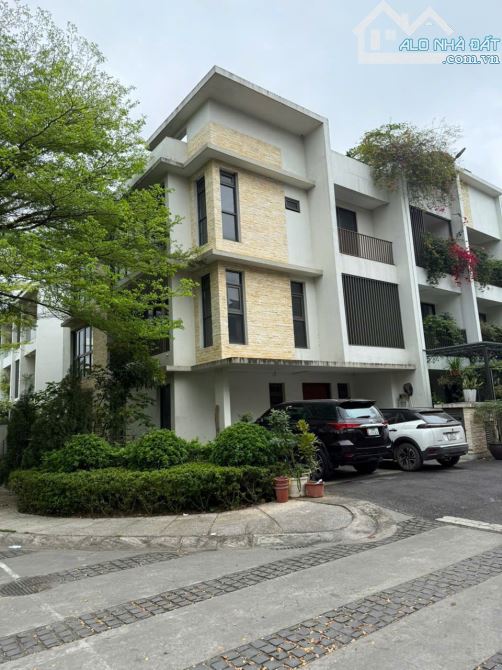 CẦN BÁN NHÀ BIỆT THỰ CỔ LINH THẠCH BÀN LONG BIÊN HÀ NỘI.