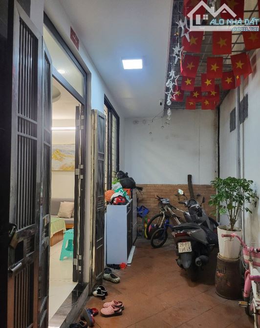 BÁN NHÀ NGUYỄN KHANG YÊN HÒA CẦU GIẤY 8 .35 TỶ 33m 5 TẦNG MT 4.9m NHÀ MỚI Ở SƯỚNG
