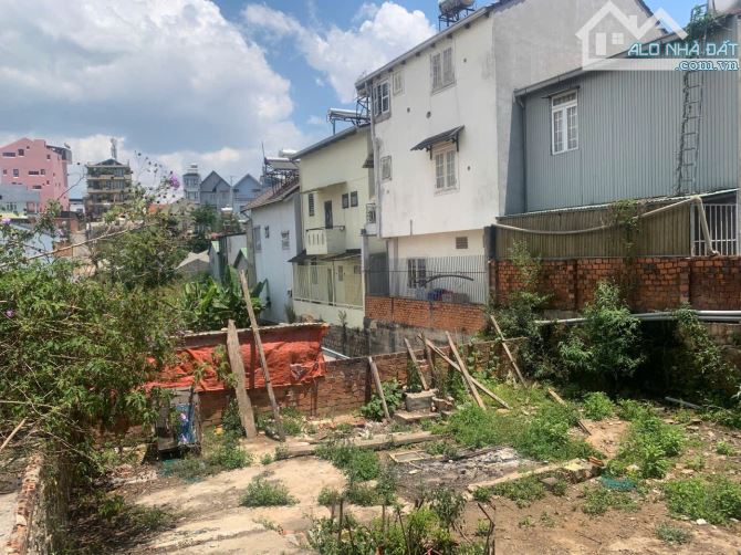 BÁN ĐẤT TẠI LỮ GIA- P9 CÁCH HỒ 1.5KM- TẶNG NGAY CĂN NHÀ- HẺM OTO LỚN