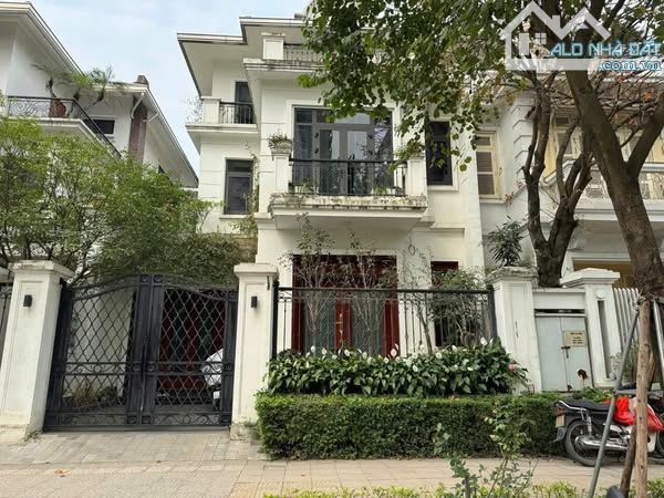 Bán biệt thự Cipucha trục đường C2 đẹp nhất khu DT 199m, MT 9m, giá 82 tỷ