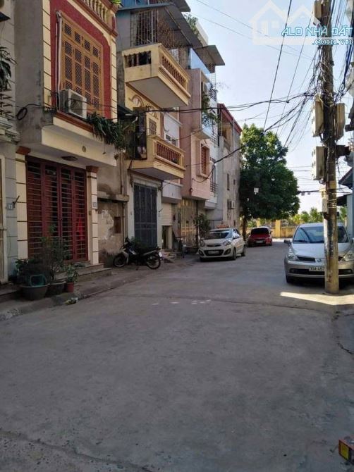 Cần bán gấp nhà Gia Quất 53 m 4 tầng phân lô ngõ ô tô kinh doanh 10 tỷ