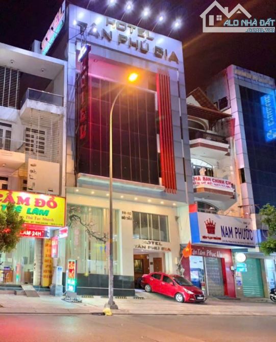 Bán khách sạn đang kinh doanh thu nhập 300tr/tháng, mặt tiền đường Gò Dầu. Chỉ: 45 tỷ