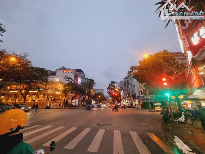 Nhỉnh 10 tỷ có nhà mặt phố VIP Cầu Giấy – Trần Quốc Hoàn 26m 4T MT4m giá 12 tỷ