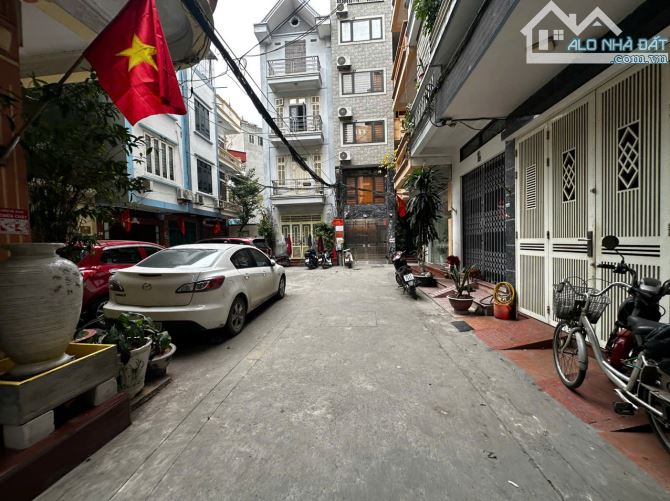 BIỆT THỰ MỸ ĐÌNH, OTO VÀO NHÀ - 185M2 GIÁ CHỈ 40 TỶ - RẺ NHẤT KHU VỰC