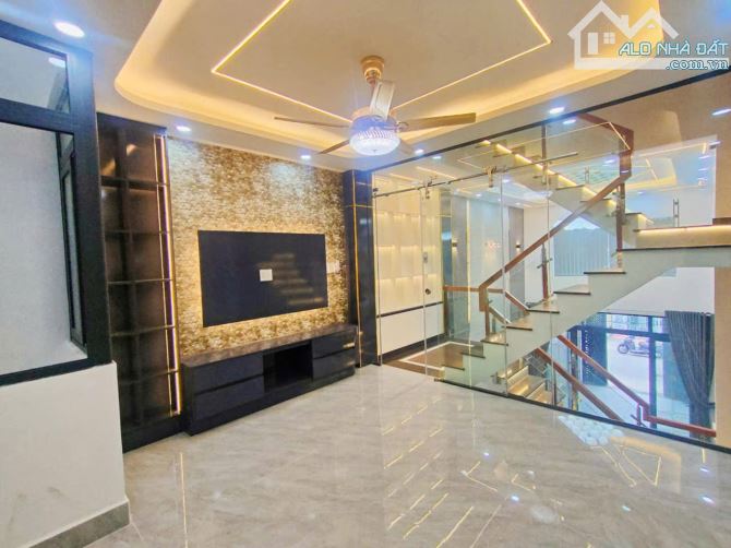 Bình Tân, hẻm nhựa thông, Nhà đep 5 tầng 68m2, ô tô thông, Rẻ