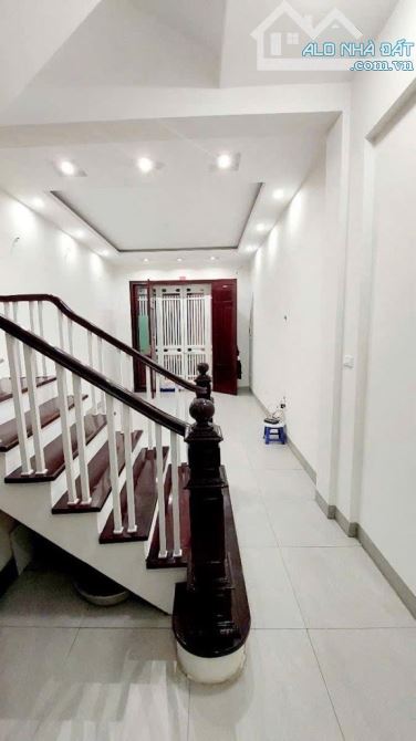 Nhà dân xây Dương Quảng Hàm - Cầu Giấy 45m2 nhỉnh 11 tỷ xây 4 tầng - sẵn sổ - 100M RA NGUY