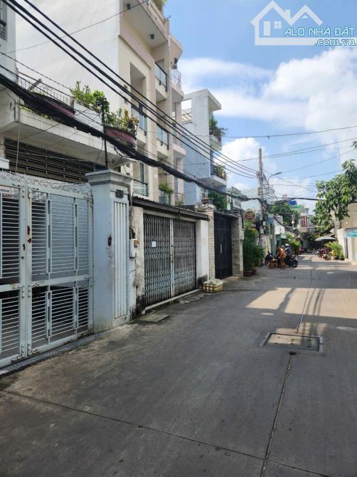 Bán nhà Tân Hóa hẻm 10m xe hơi ngủ trong nhà, ngang 4,8m, dts 132m2 gần mặt tiền.
