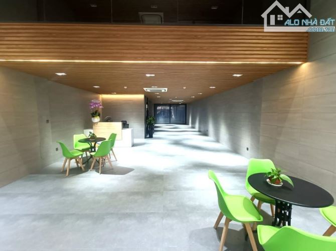 BAN NHA, mặt tiền đường NGUYỄN VĂN LINH. Quận 7. Dt: 8m x 25m. Giá: 40 tỷ.