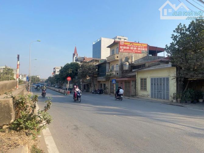 Mặt phố Đông Ngạc Bắc Từ Liêm 97m 13.5 tỷ siêu rẻ kinh doanh vỉa hè mặt tiền 4m quá đẹp