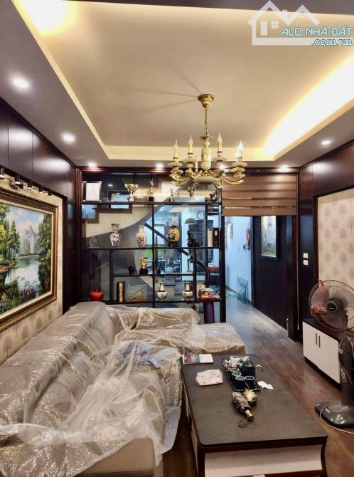 Bán nhà ngõ 10M Vỉa hè KINH DOANH Trần Quốc Hoàn, Cầu Giấy 50m 5T MT4,13 Sổ A4 19,69 tỷ