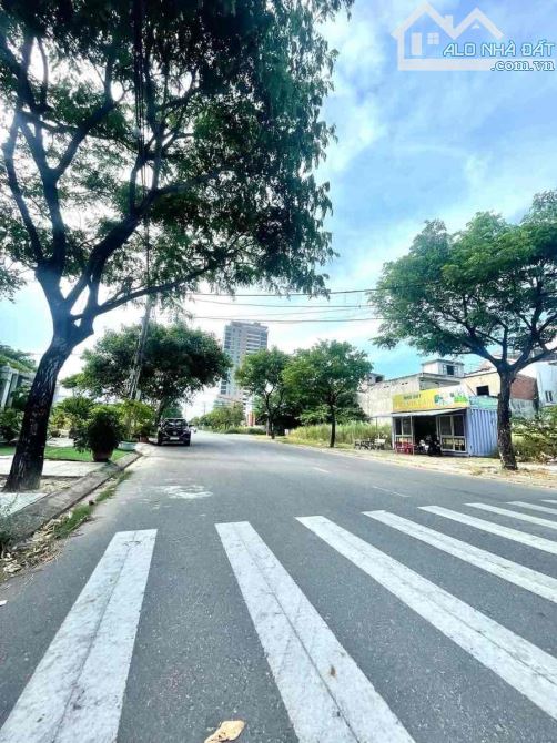 BÁN CĂN BIỆT THỰ HỒ BƠI - GÓC 2 MẶT TIỀN NGÔ THÌ HIỆU CHỈ 11,8 tỷ