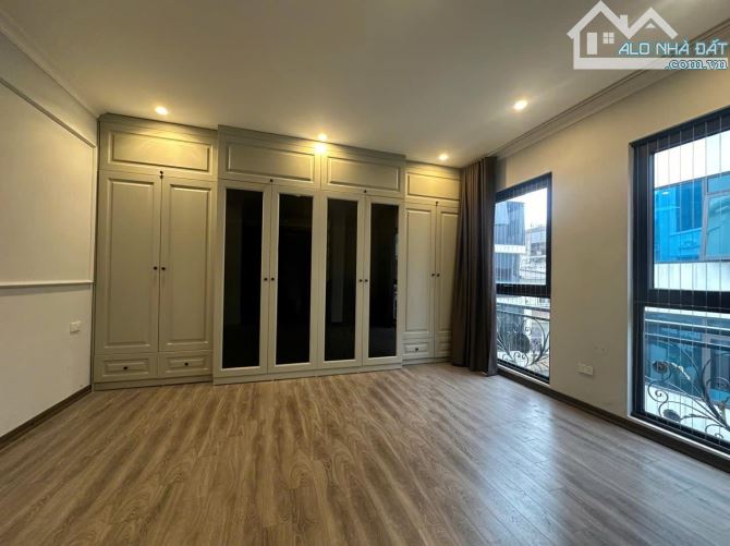 Nhà đẹp phố Nguyên Hồng, Q Đống Đa, thang máy, KD, cho thuê 86m, 8 tầng, 55.5 tỷ.